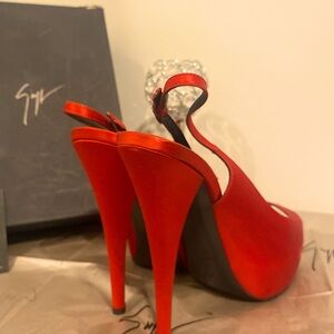 GIUSEPPE ZANOTTI RAZZO DOPPIATO RED PEEP-TOE PUMPS WU40